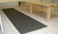Kostean tilan matto Lagune asennettuna pukuhuoneeseen pitämään sukat kuivina