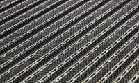 Tuulikaappimatto Silver harjan ja tekstiilin yhdistelmänä ritilämatto on tehokas lian pysäyttäjä kiinteistön sisäänkäynnissä