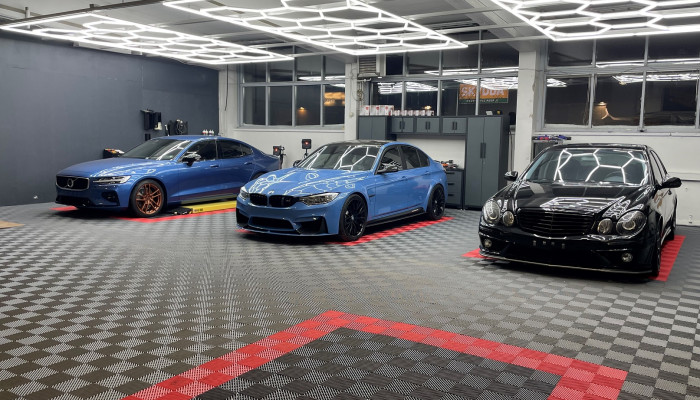 Garage flooring tile Plaza installed at auto detailing shop