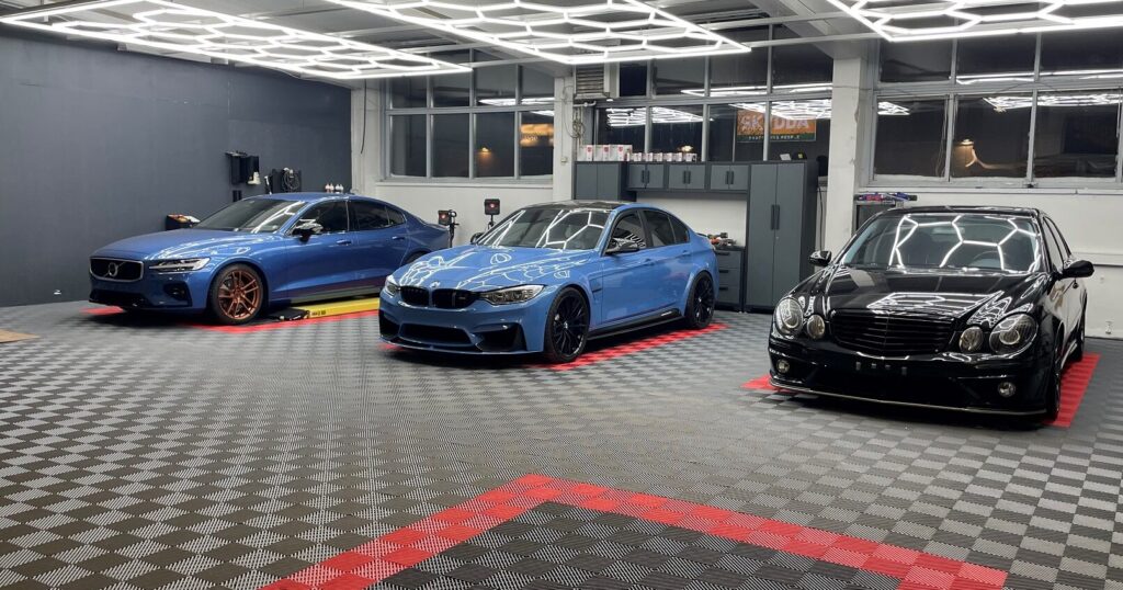 Garage flooring tiles